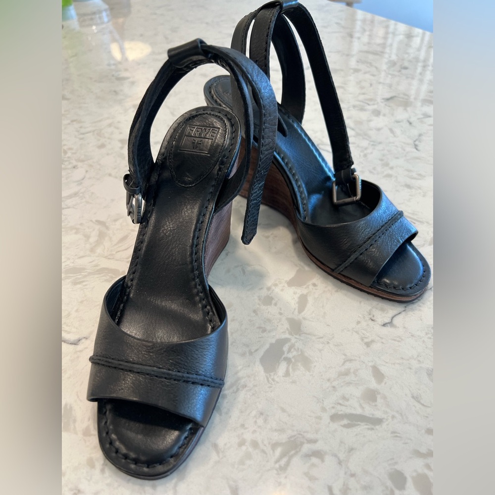 New Frye Black Leather Patricia Wedge Slingback Platform Sandals